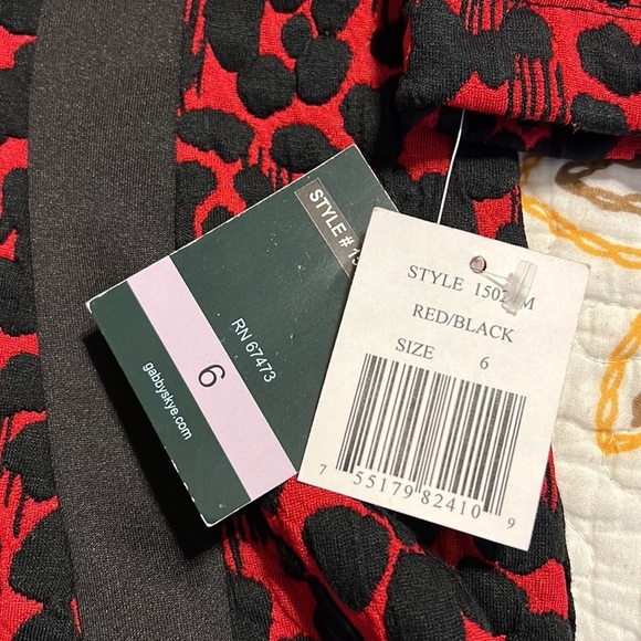 Gabby Skye size 6 dress red and black zipper close back 3/4 sleeves fit & flare - Picture 6 of 13